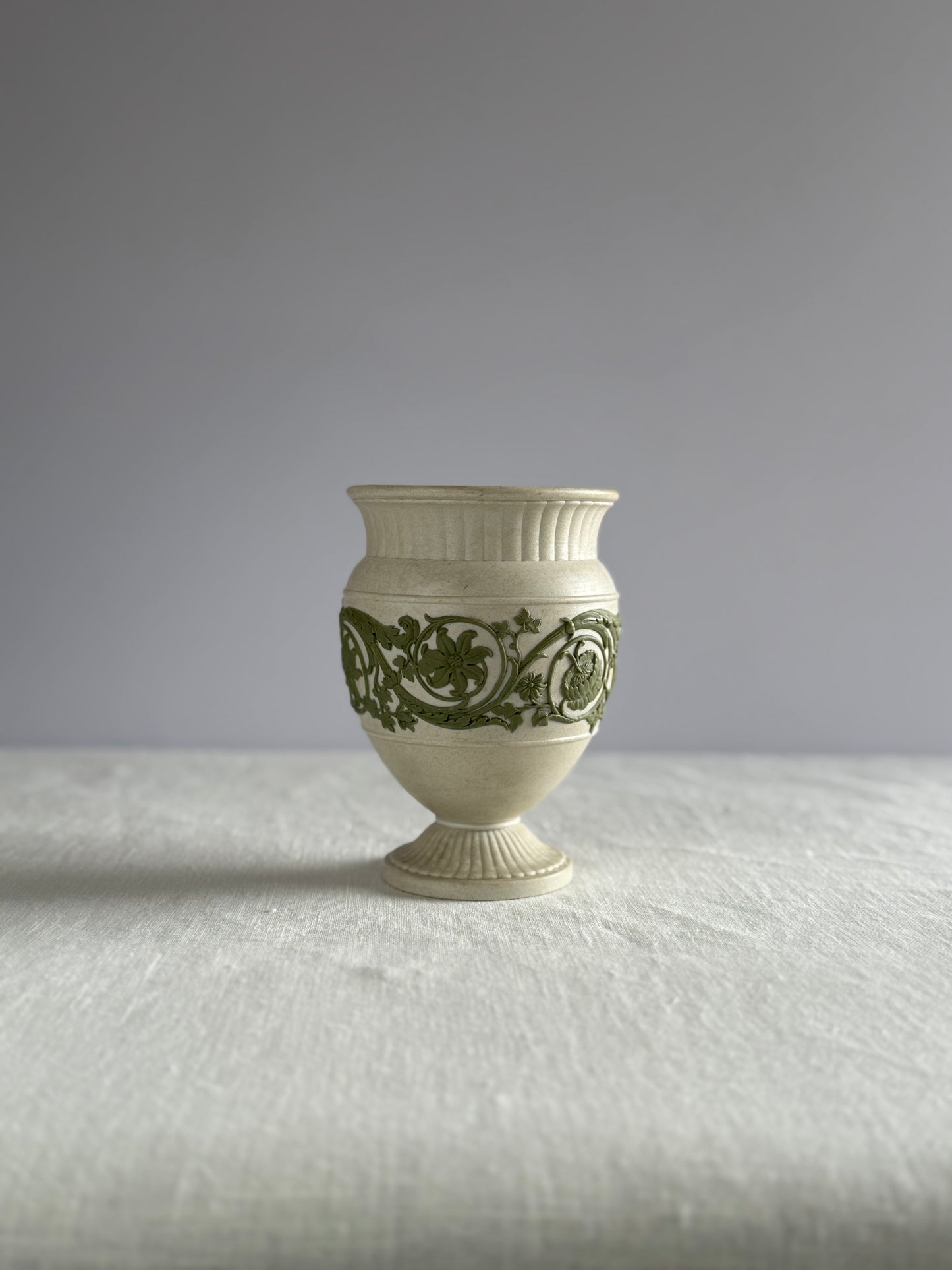 Wedgewood Small Cachepot - White/Green