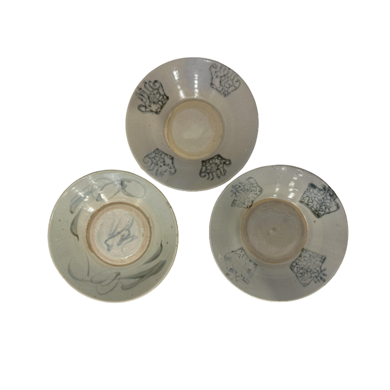 Antique Ming Dynasty Swatow Porcelain Dish