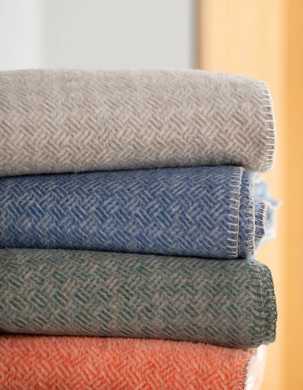 Savona Throw  - Smoke