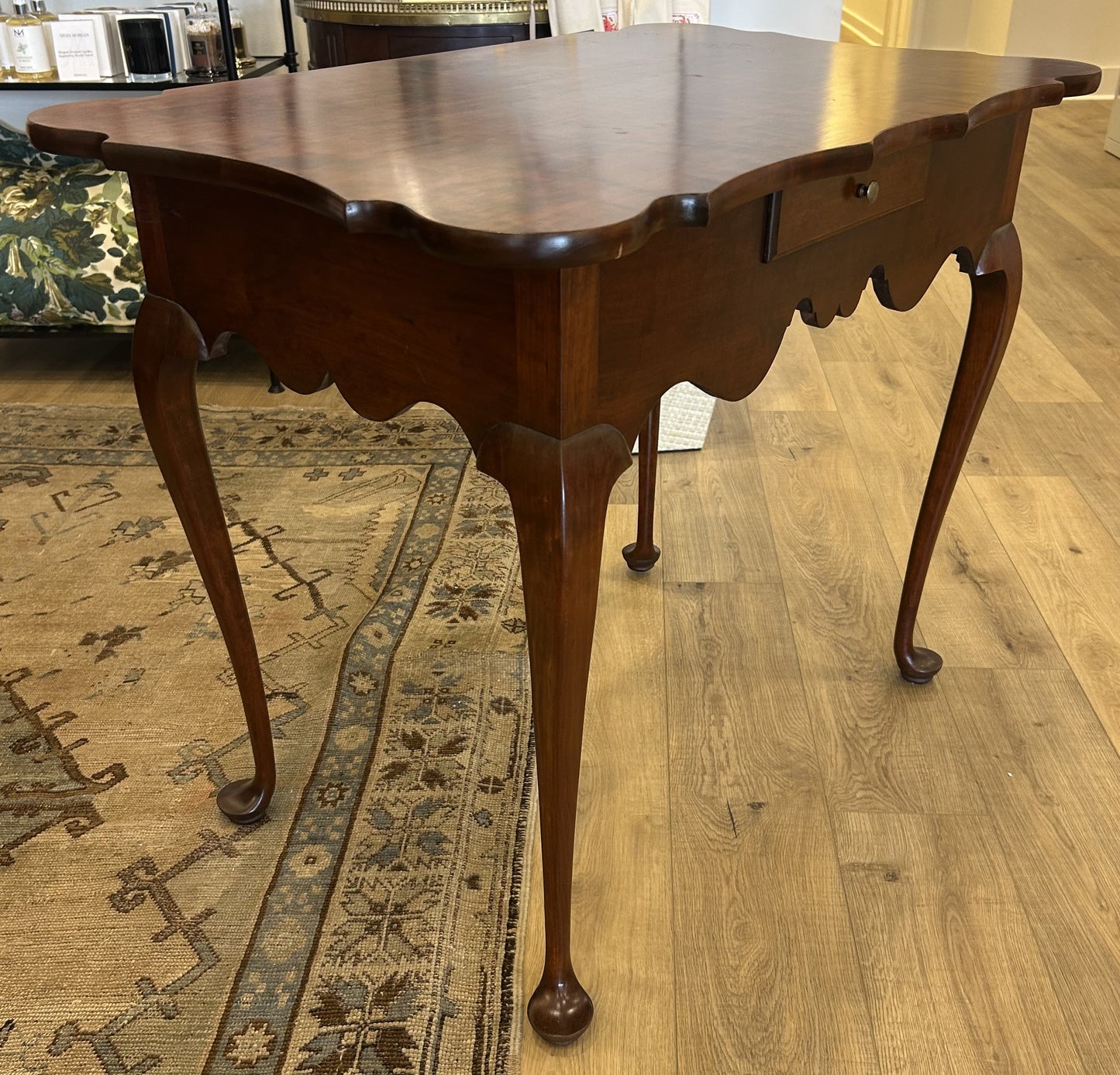 Queen Anne Scallop-Top Side Table