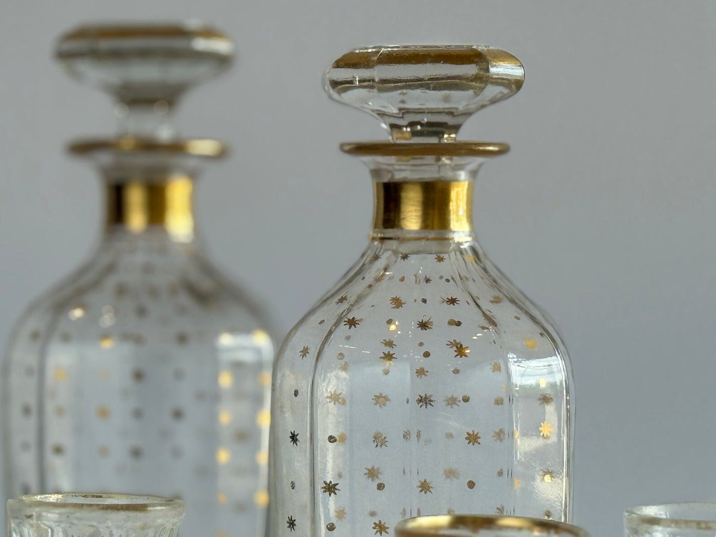 Star Bar Set - 2 Glass Decanters and 8 Cordials