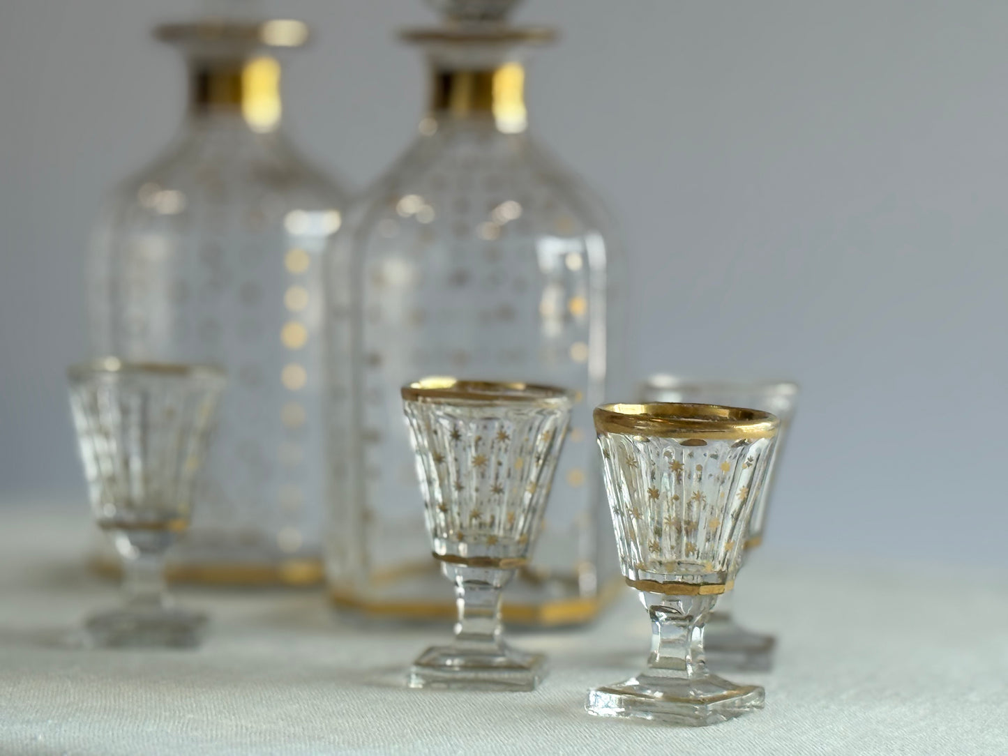 Star Bar Set - 2 Glass Decanters and 8 Cordials